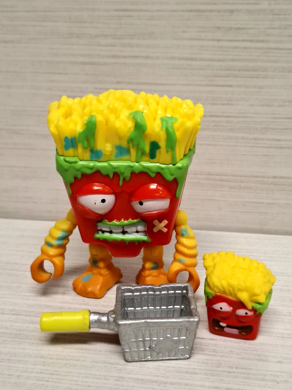 Moose Toys 2015 The Grossery Gang S3 Action Figurine - Complete Fungus Fries